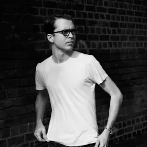 Tom Vek