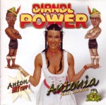 Er hat ein knallrotes Gummiboot