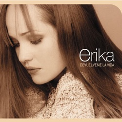 Erika - Sentada en un Bar