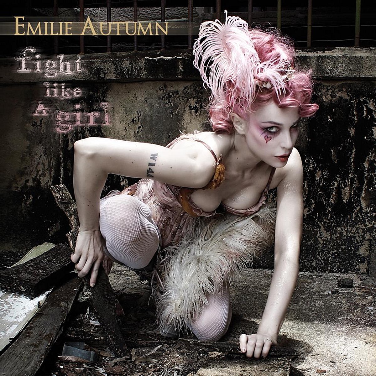 Альбом "Fight Like a Girl" (Emilie Autumn) .