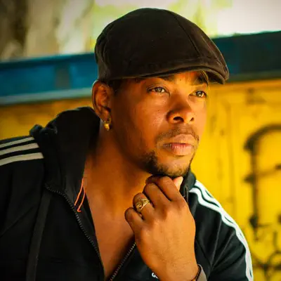Un Minuto Mas - Single - Vi Wai