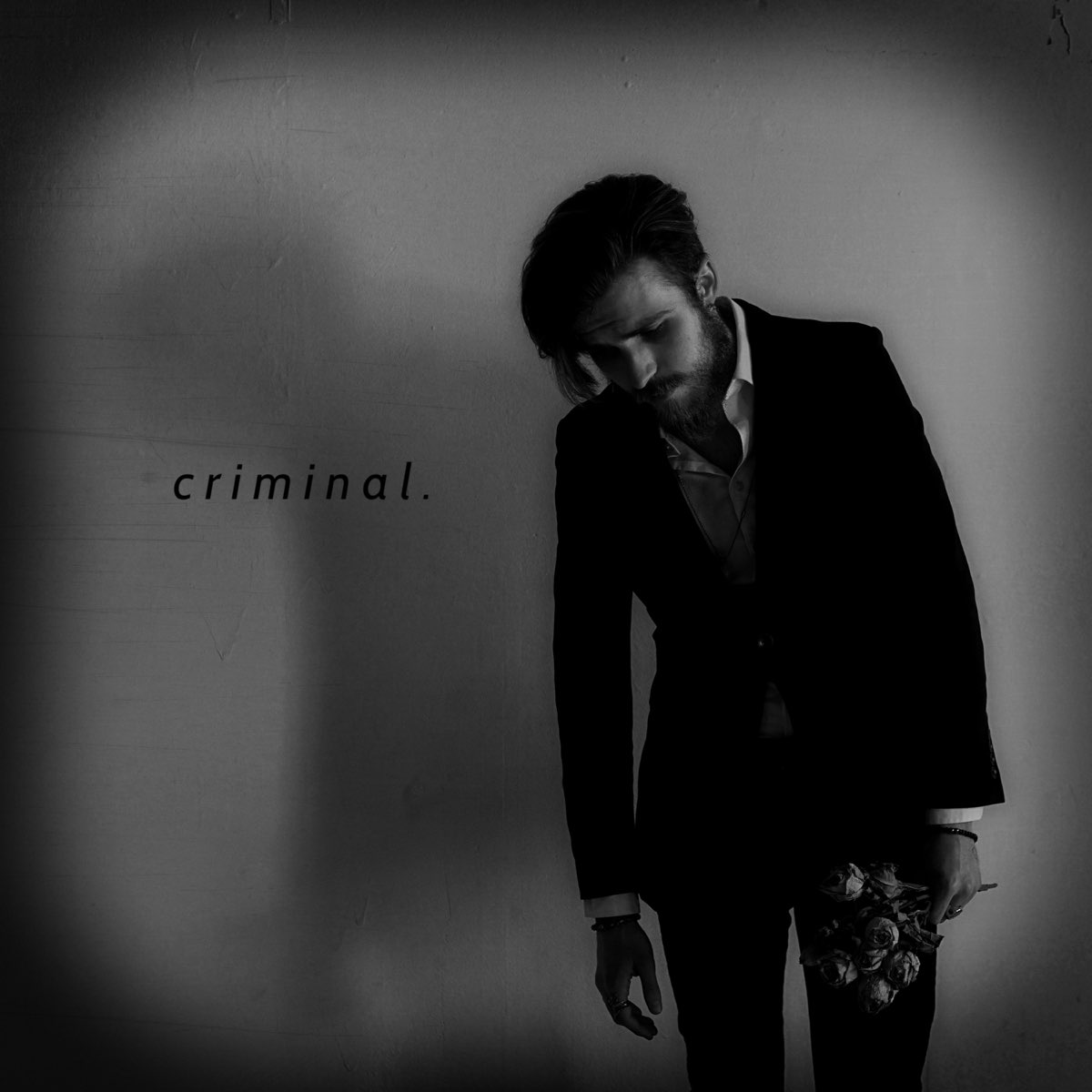 Песня criminal. Таймин певец Criminal.