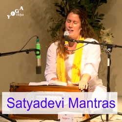 Satyadevi singt das Mantra Sita Rama