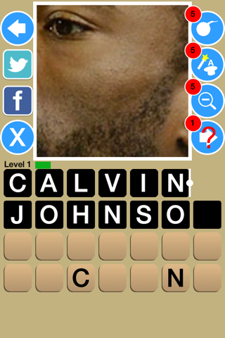 Zoom Out American Football Game Quiz Maestro screenshot 2