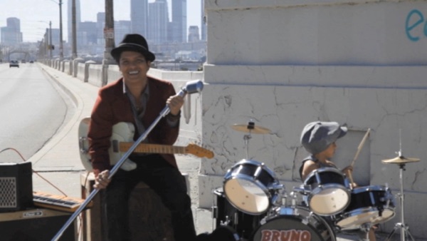 Bruno Mars - The Other Side (feat. Cee Lo Green & B.o.B)