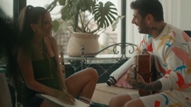 SI ELLA SUPIERA India Martínez & Melendi Pop in Spanish Music Video 2022 New Songs Albums Artists Singles Videos Musicians Remixes Image
