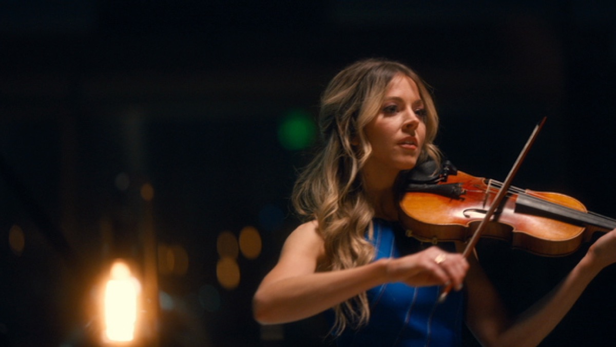 Lindsey stirling carol of the bells. Lose you Now Линдси Стирлинг. Carol of the Bells Линдси Стирлинг. Lindsey Stirling - lose you Now (feat. Mako). Lindsey Stirling lose you Now Acoustic обложка.