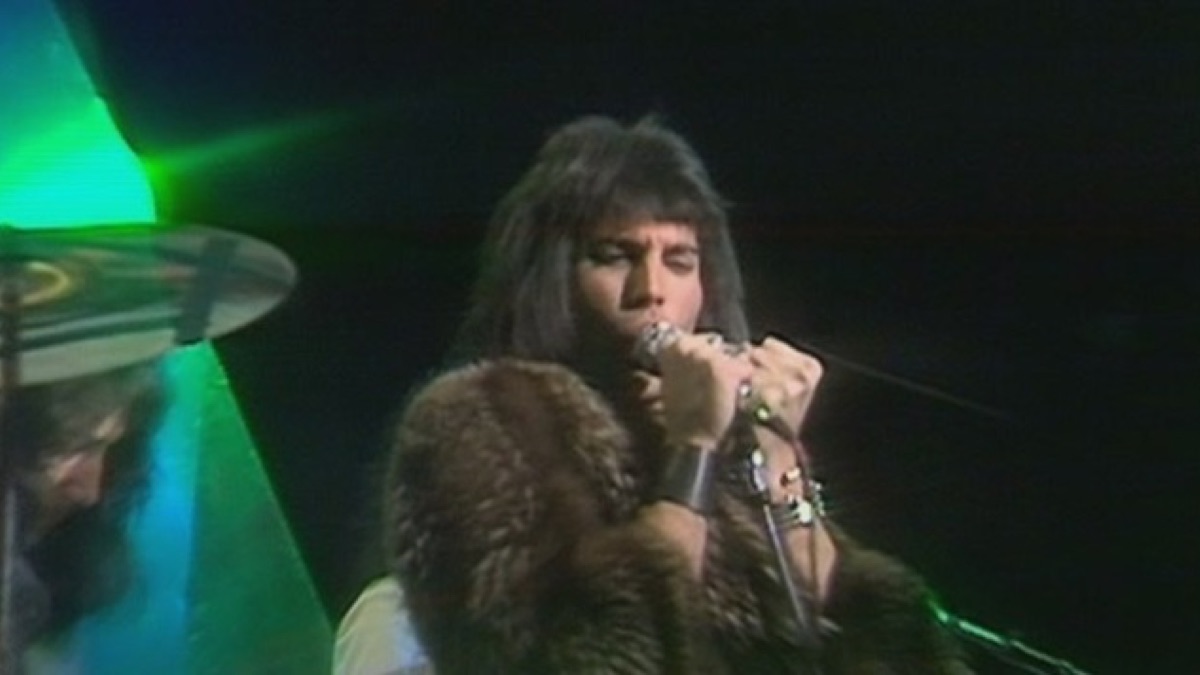 Killer Queen (Live On BBC Top Of The Pops 1974 / Version 2) Apple Music