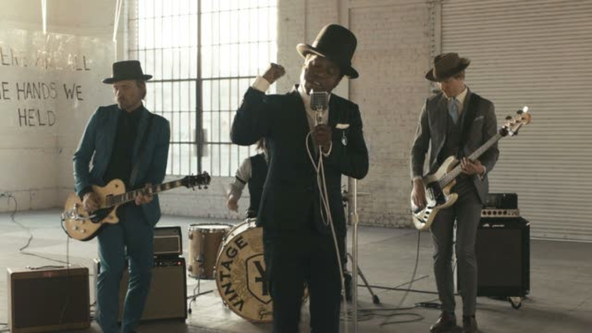 Vintage trouble. Vintage Trouble обложки. Vintage Trouble - Heavy Hymnal. Vintage Trouble - the World's gonna have to take a turn around.