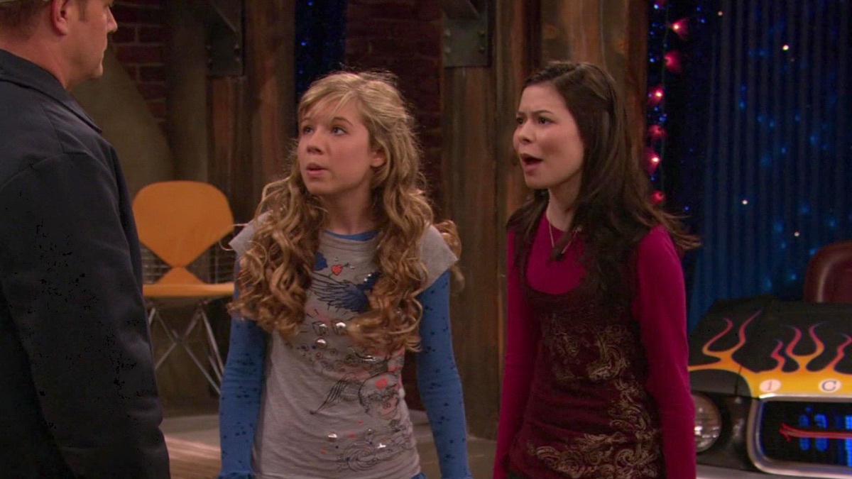 iWant a World Record - iCarly (Season 1, Episode 10) | Apple TV