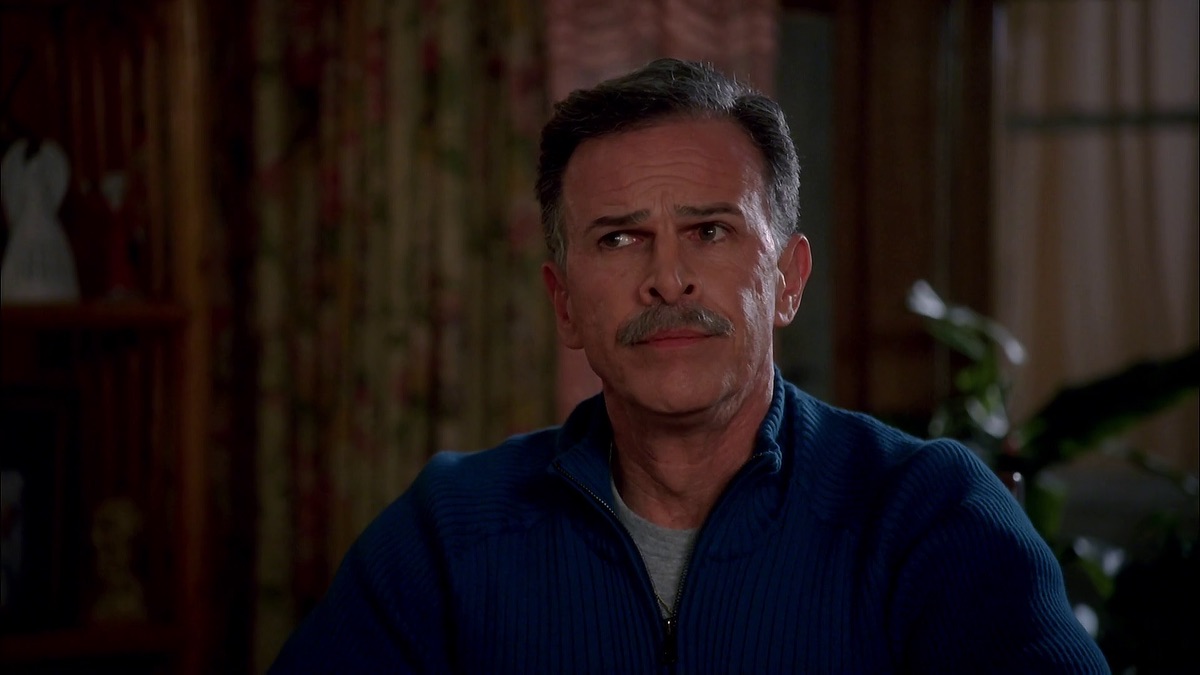 The Born Identity – Ugly Betty (Series 3, Episode 21) | Apple TV (الإمارات)